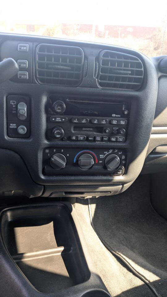 Used 2002 Chevrolet Blazer LS w/ Preferred Equipment Group image 26