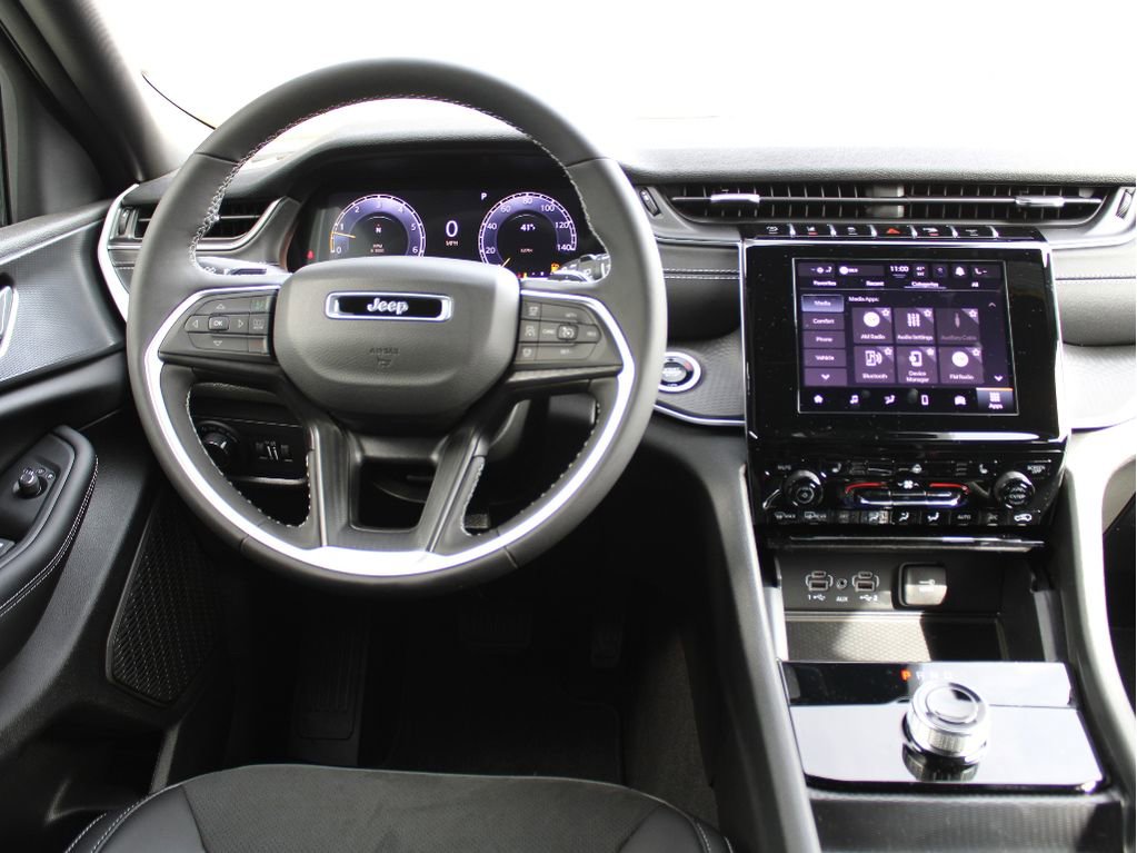 New 2025 Jeep Grand Cherokee Altitude image 12