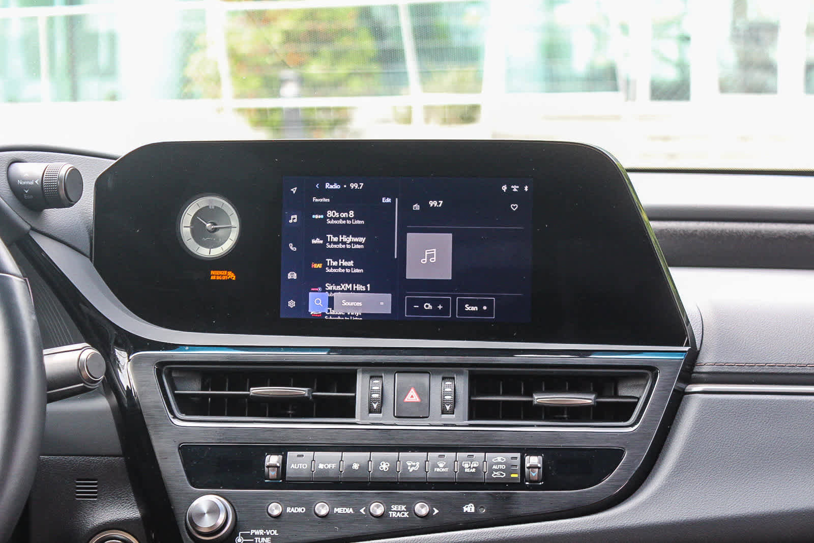 Used 2025 Lexus ES 300h w/ Premium Package image 20