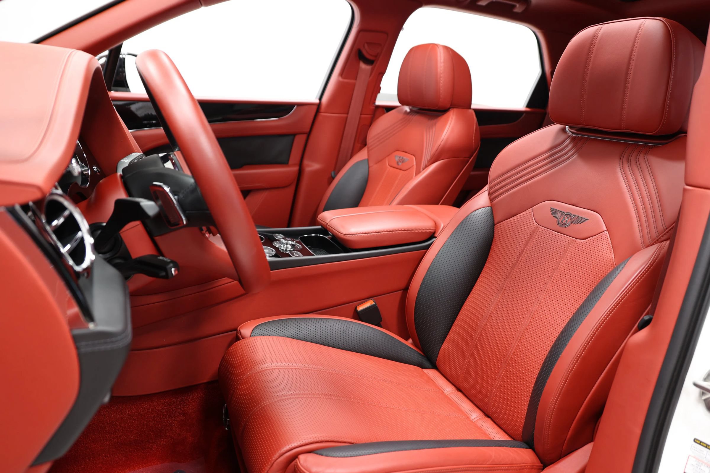 Used 2022 Bentley Bentayga AWD/4WD image 16