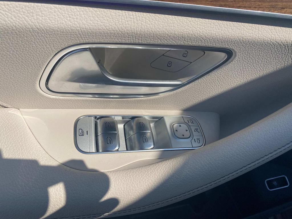 Used 2025 Mercedes-Benz GLS 580 4MATIC image 13