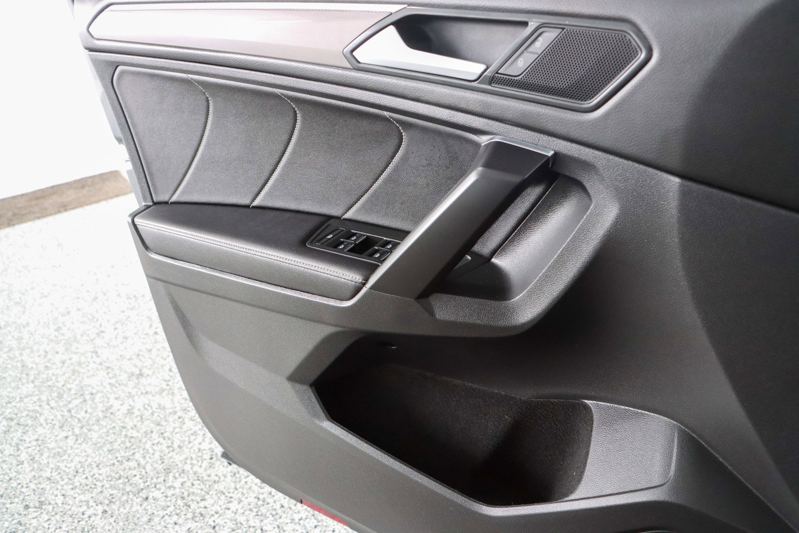 Used 2023 Volkswagen Tiguan SE R-Line FWD image 22