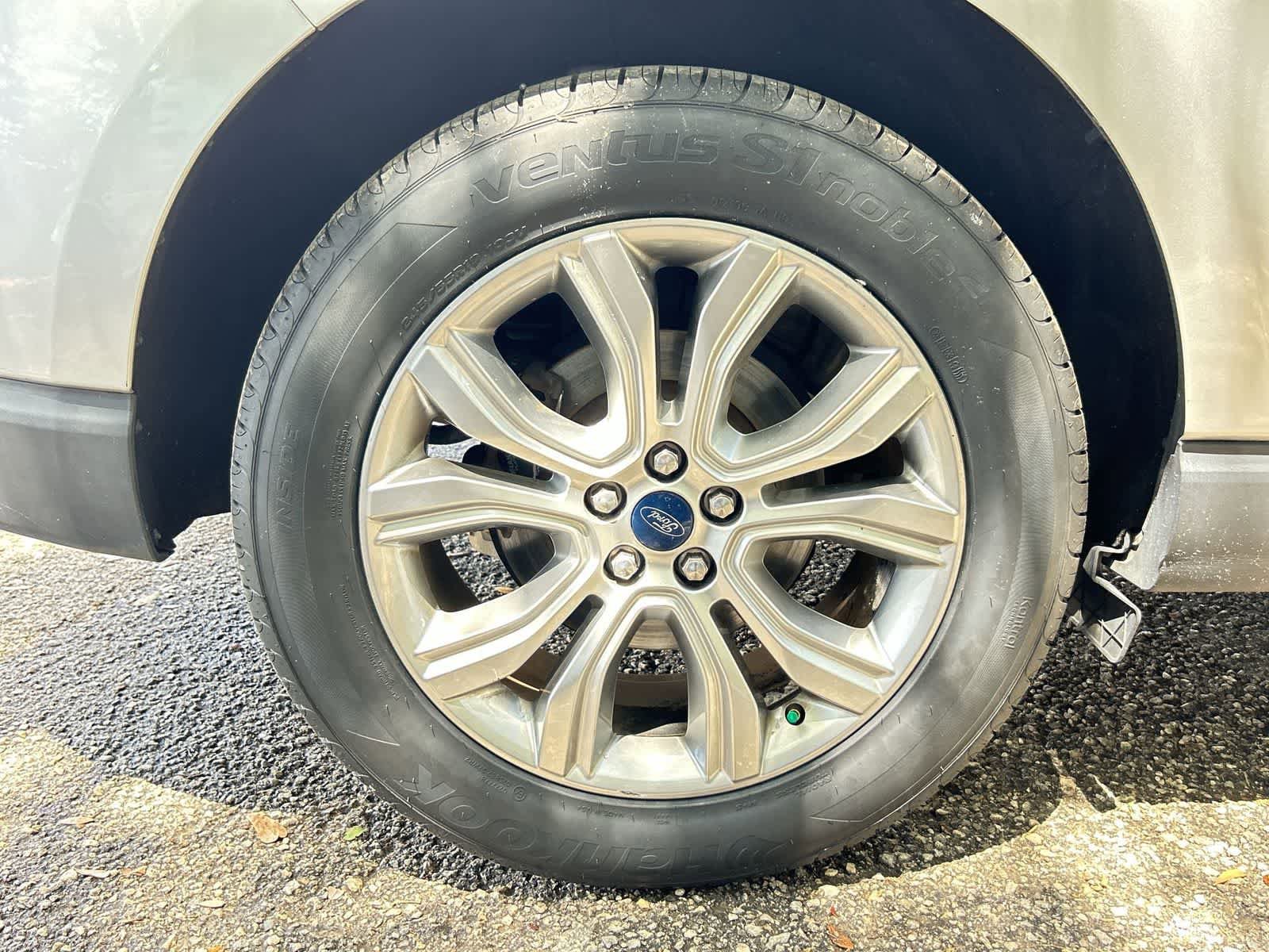 Used 2019 Ford Edge Titanium FWD image 5