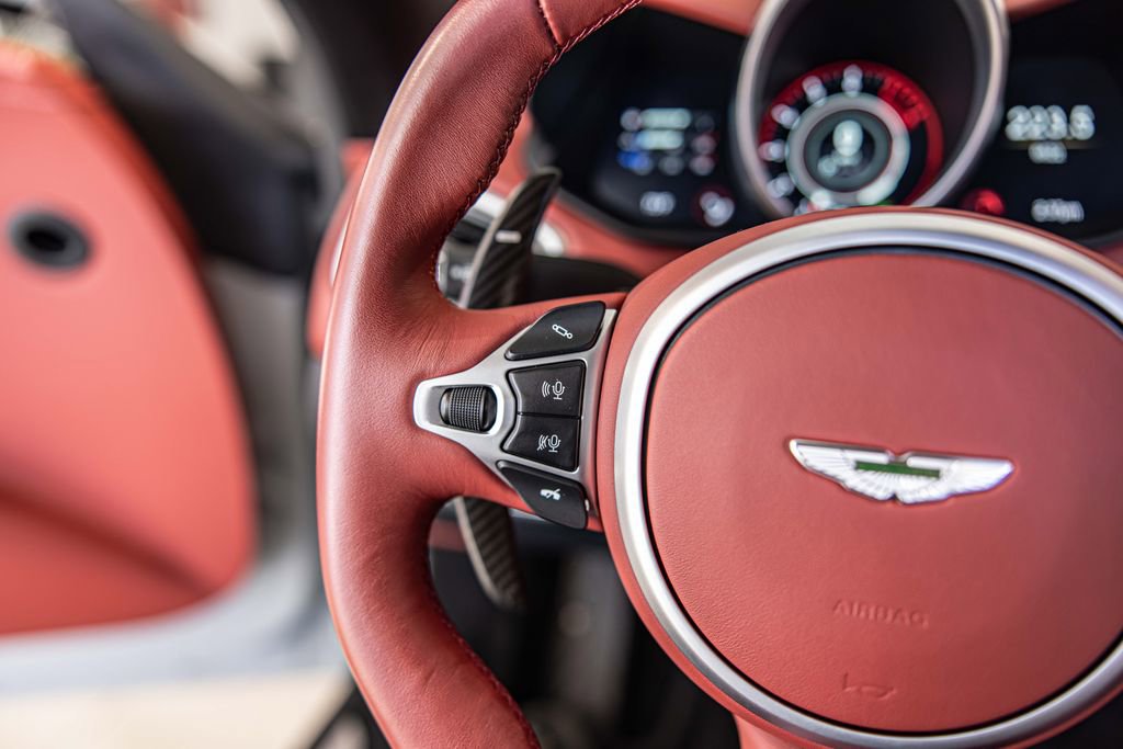 Used 2023 Aston Martin V8 Vantage Coupe image 23