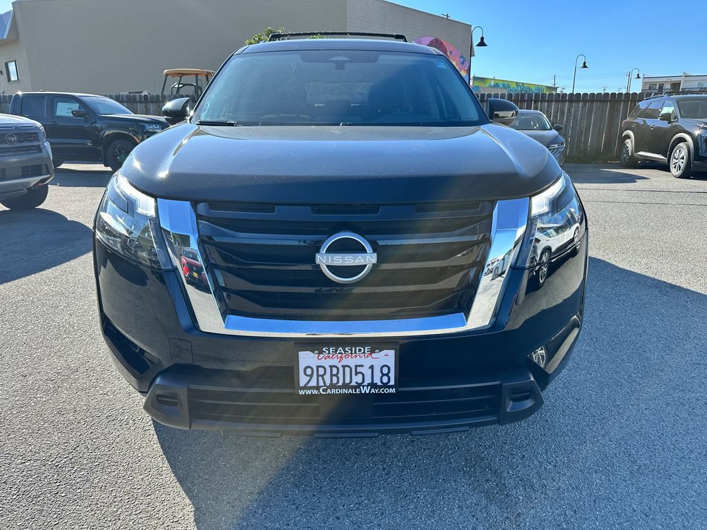 Used 2024 Nissan Pathfinder SV FWD image 2