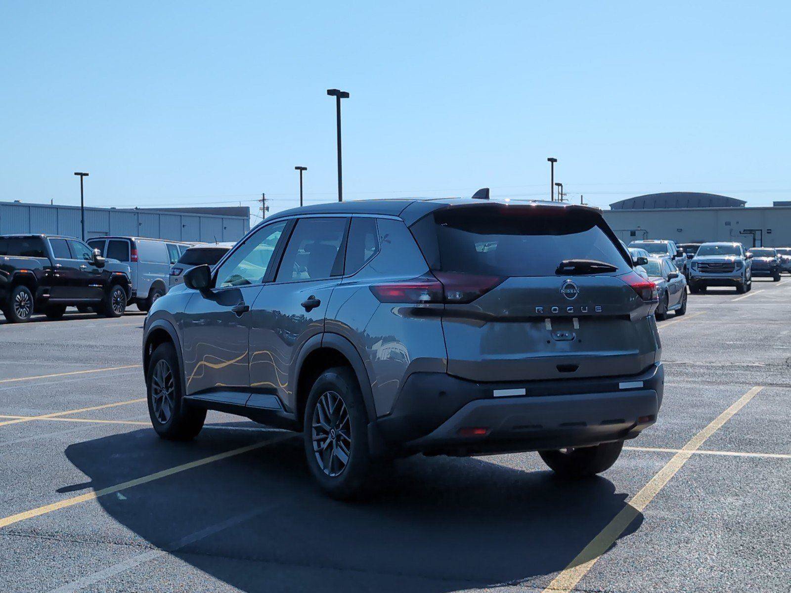 Used 2023 Nissan Rogue S FWD image 3