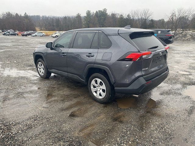 Used 2022 Toyota RAV4 LE image 4