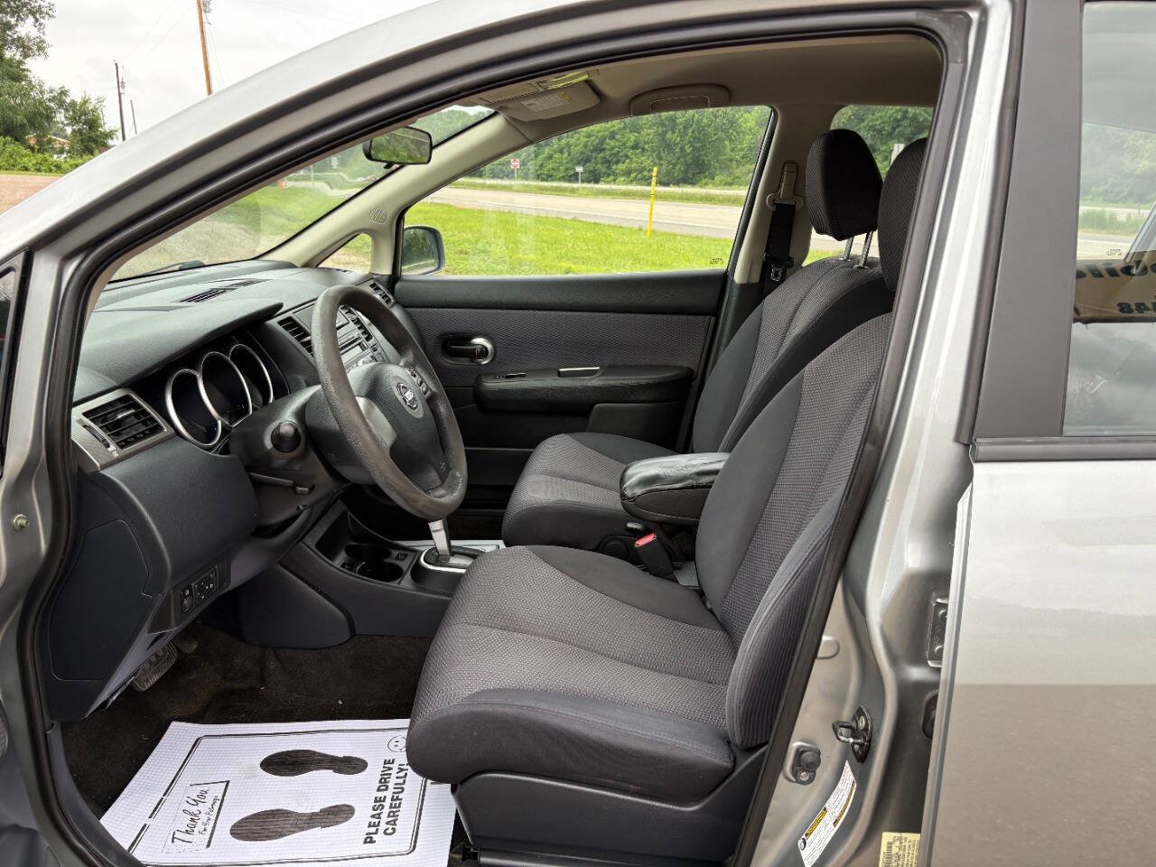 Used 2007 Nissan Versa Hatchback FWD image 7