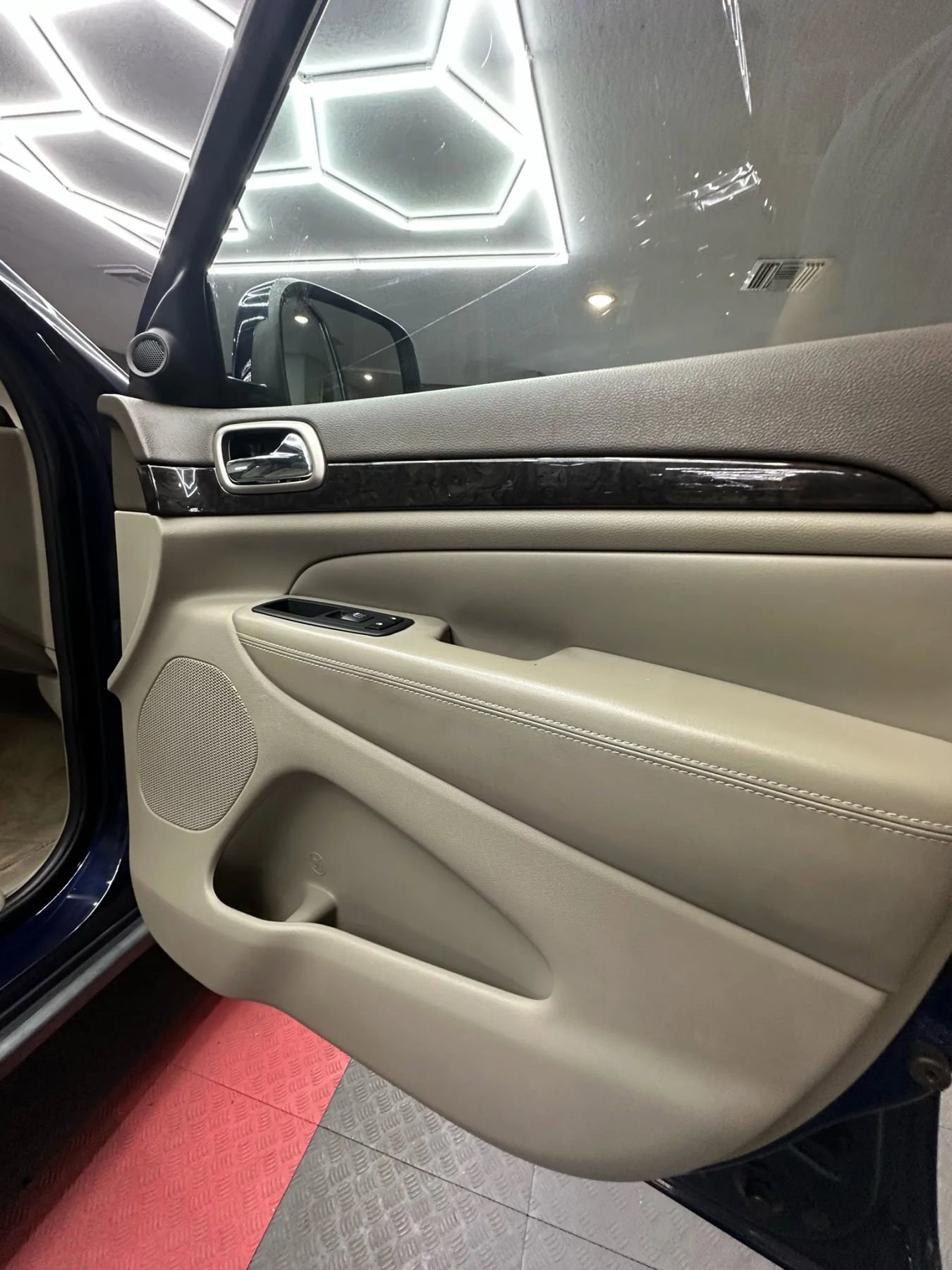 Used 2012 Jeep Grand Cherokee Laredo image 27