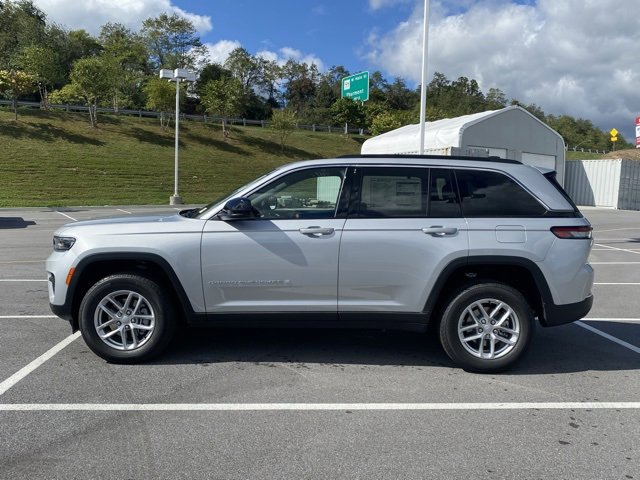 New 2025 Jeep Grand Cherokee 4WD image 4