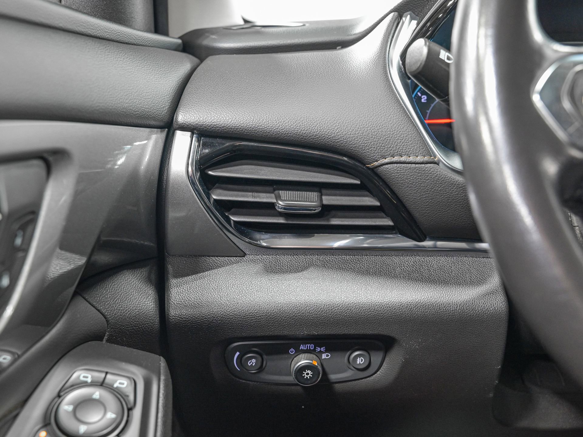 Used 2020 Chevrolet Traverse LT w/ LPO, Floor Liner Package image 20