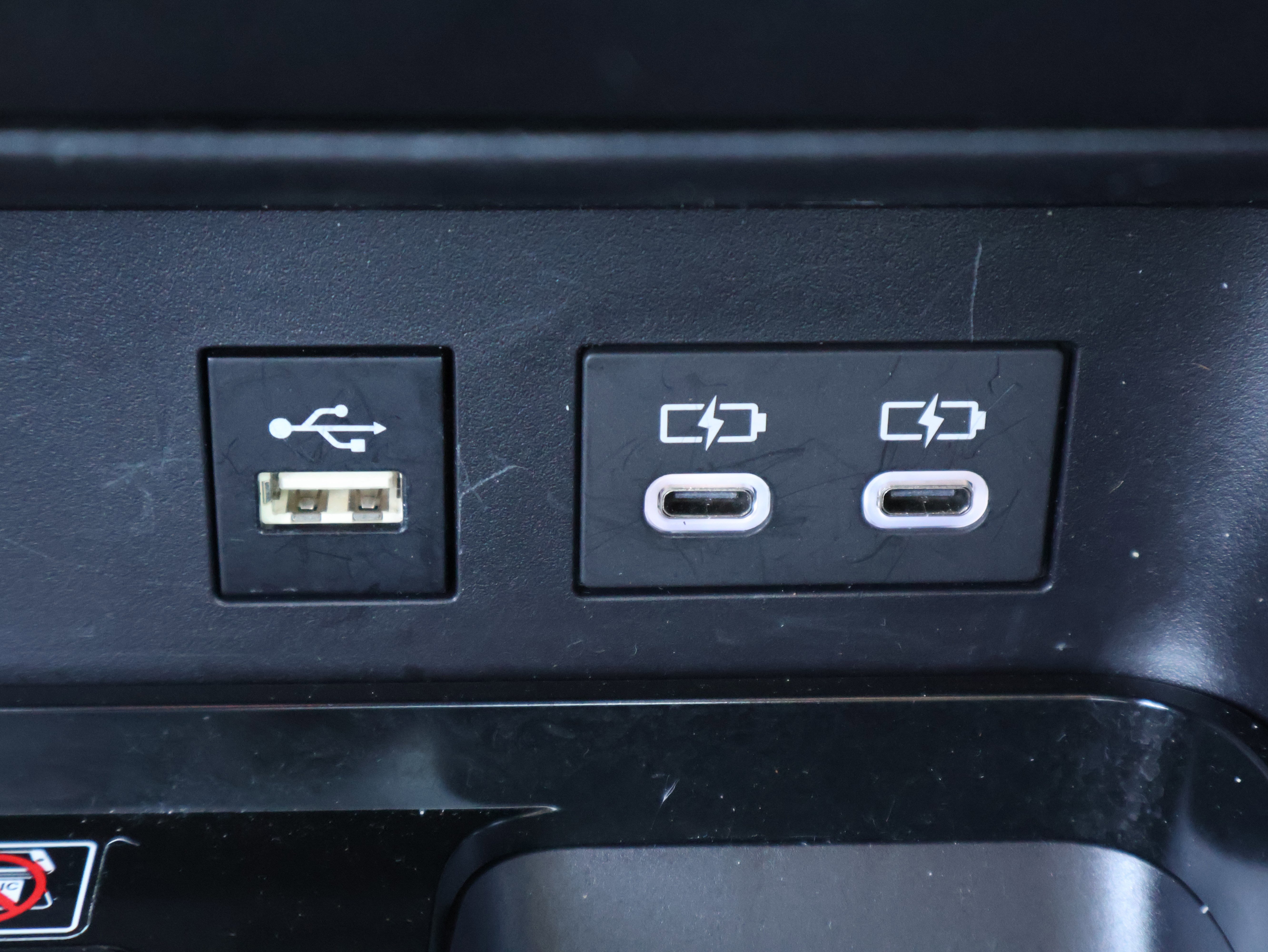 Used 2025 Toyota Camry SE FWD image 27