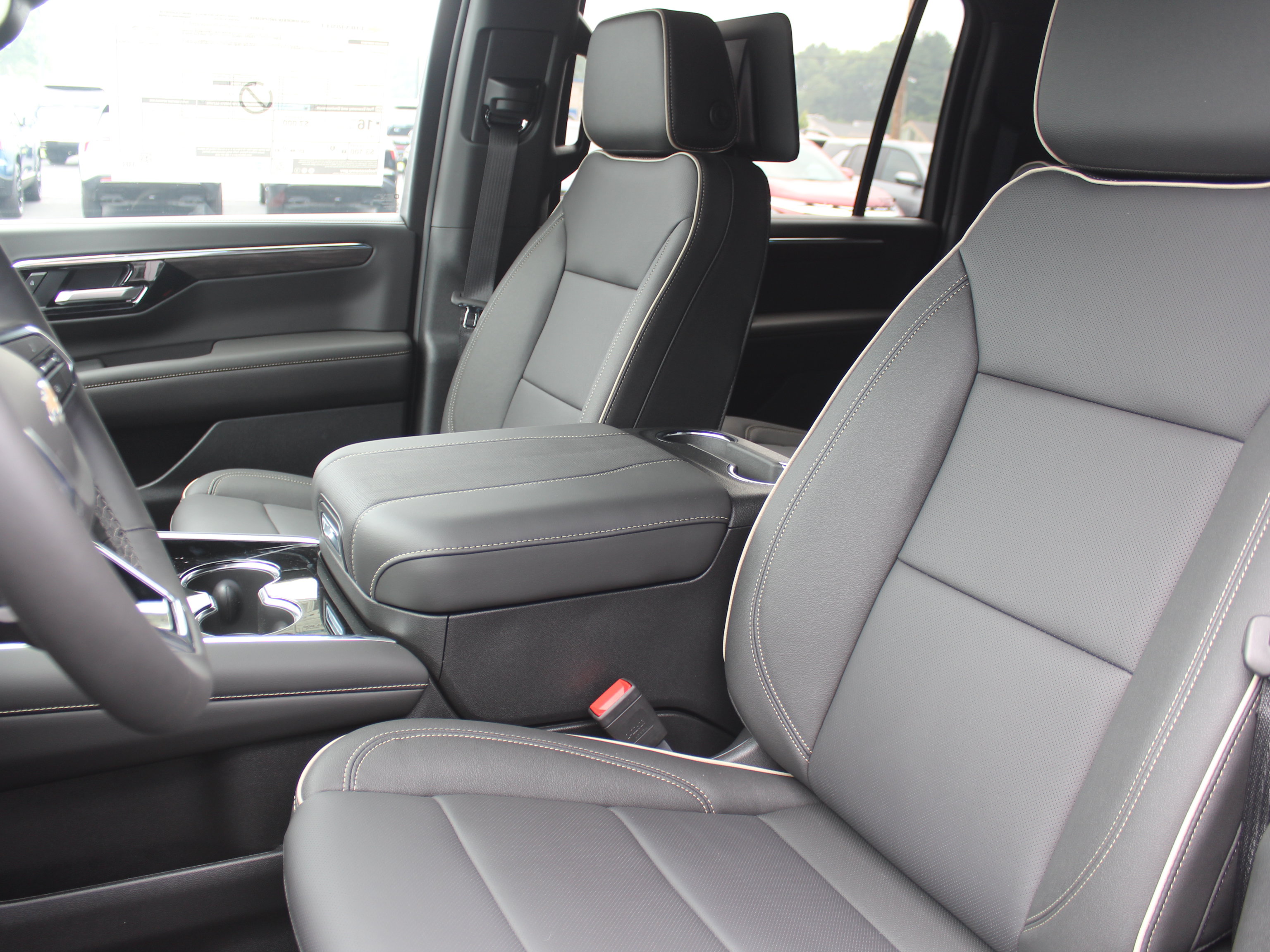 New 2026 Chevrolet Suburban Premier AWD/4WD image 9