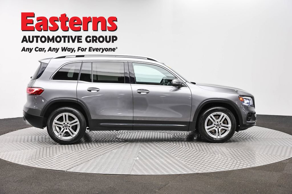 Used 2021 Mercedes-Benz GLB 250 4MATIC w/ Premium Package image 4