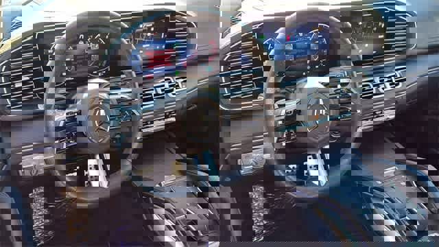 Certified 2025 Mercedes-Benz GLS 450 4MATIC image 26
