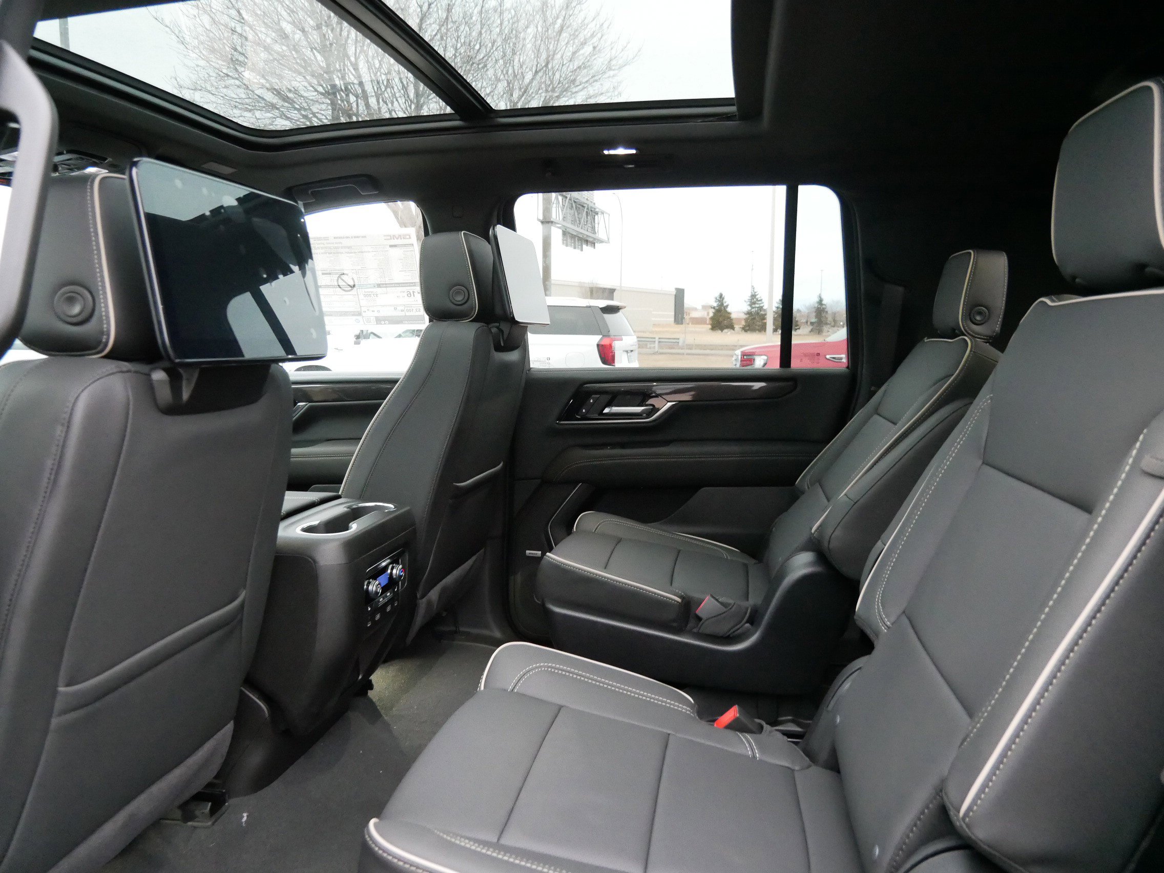New 2026 GMC Yukon XL Elevation w/ Elevation Premium Package AWD/4WD image 7