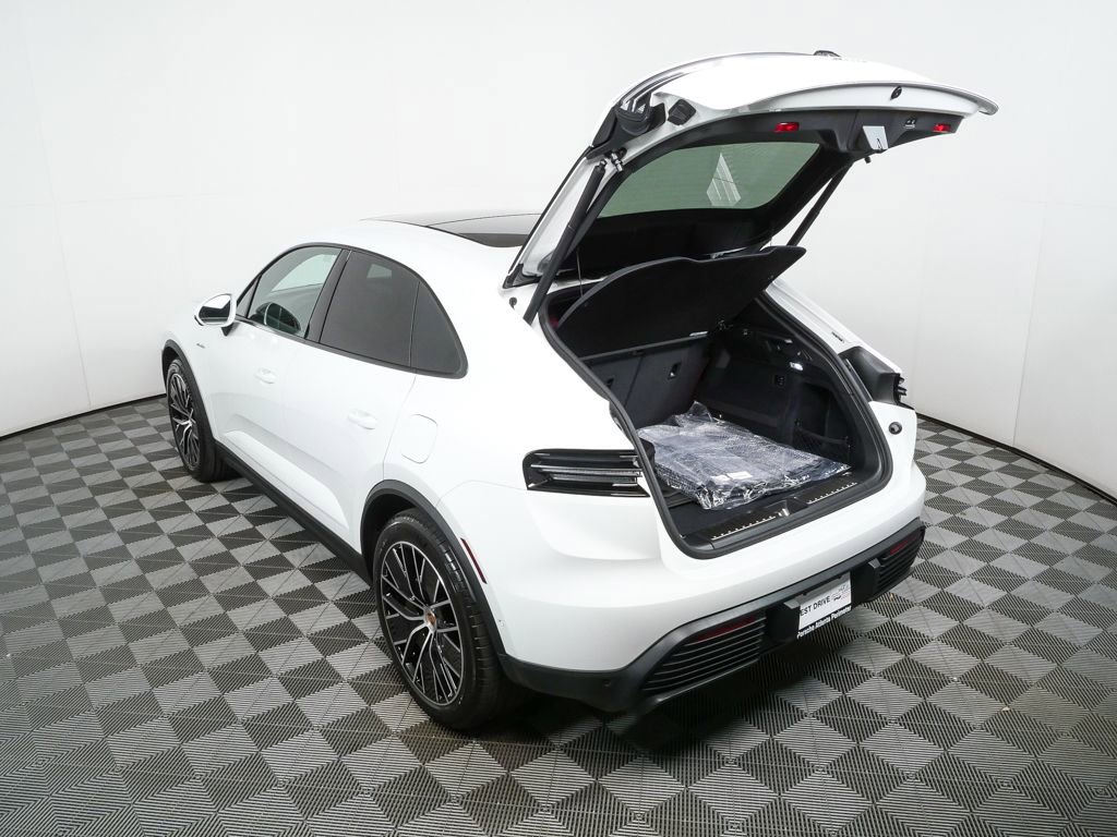 New 2026 Porsche Macan Electric image 33