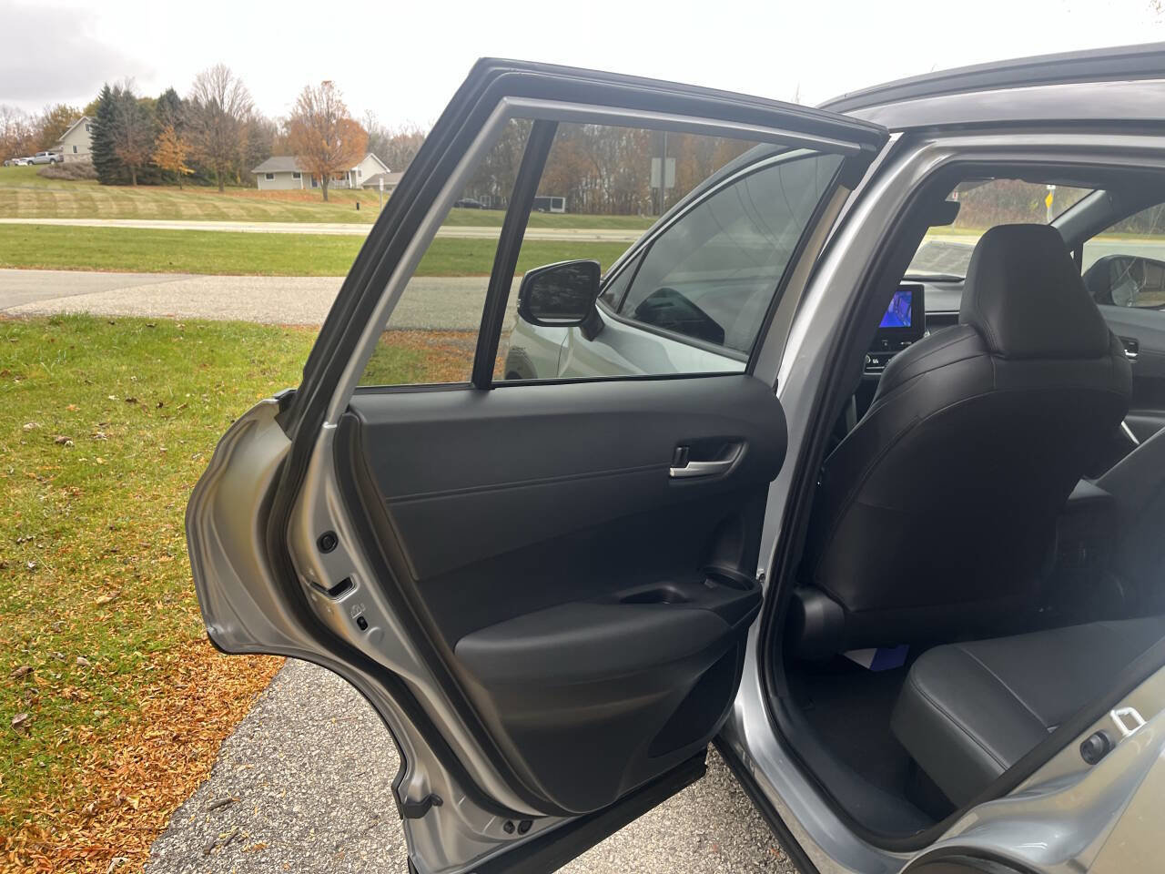 Used 2024 Toyota Corolla Cross AWD Hybrid image 27