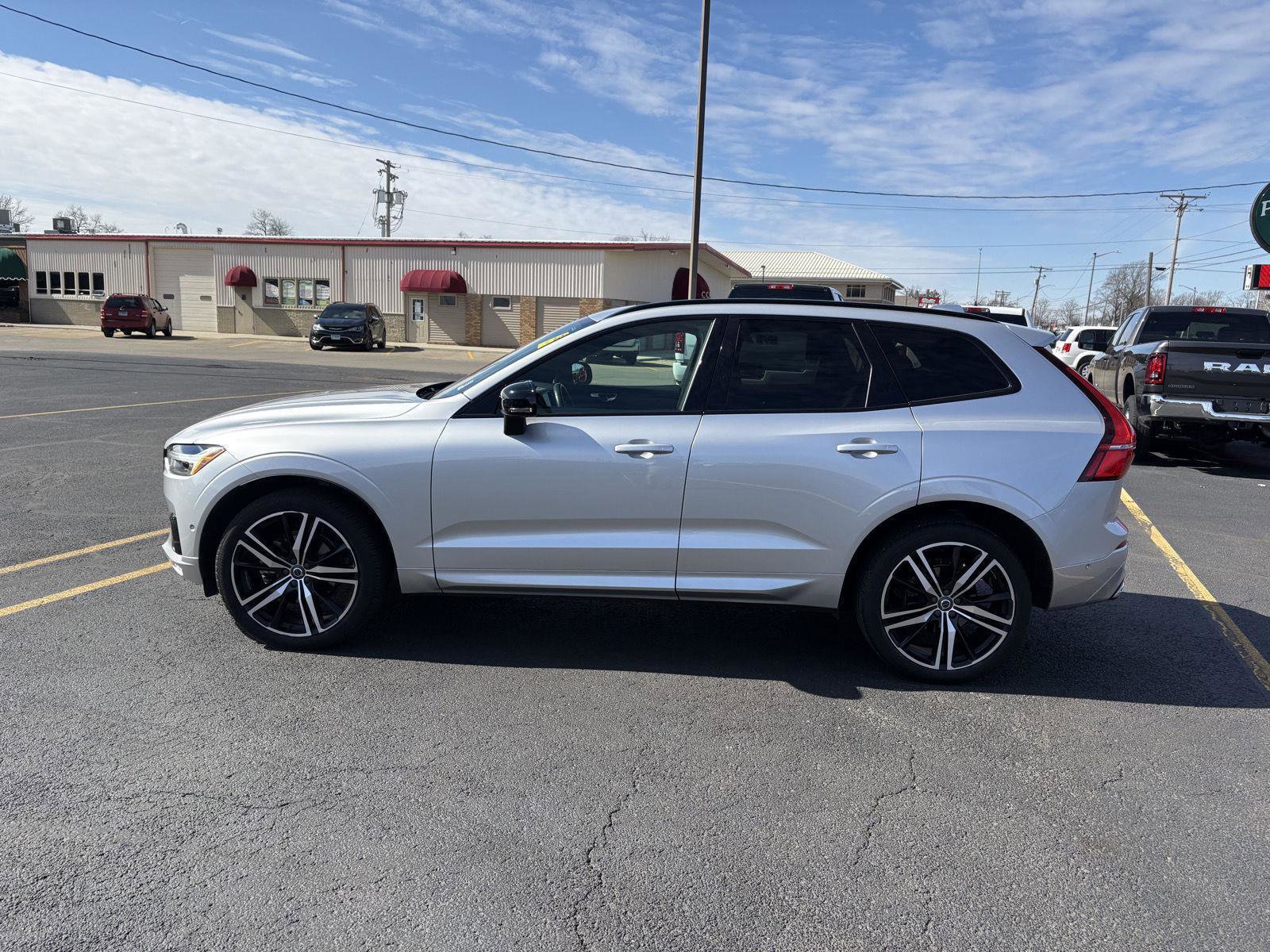 Used 2021 Volvo XC60 T5 R-Design w/ Advanced Package image 23