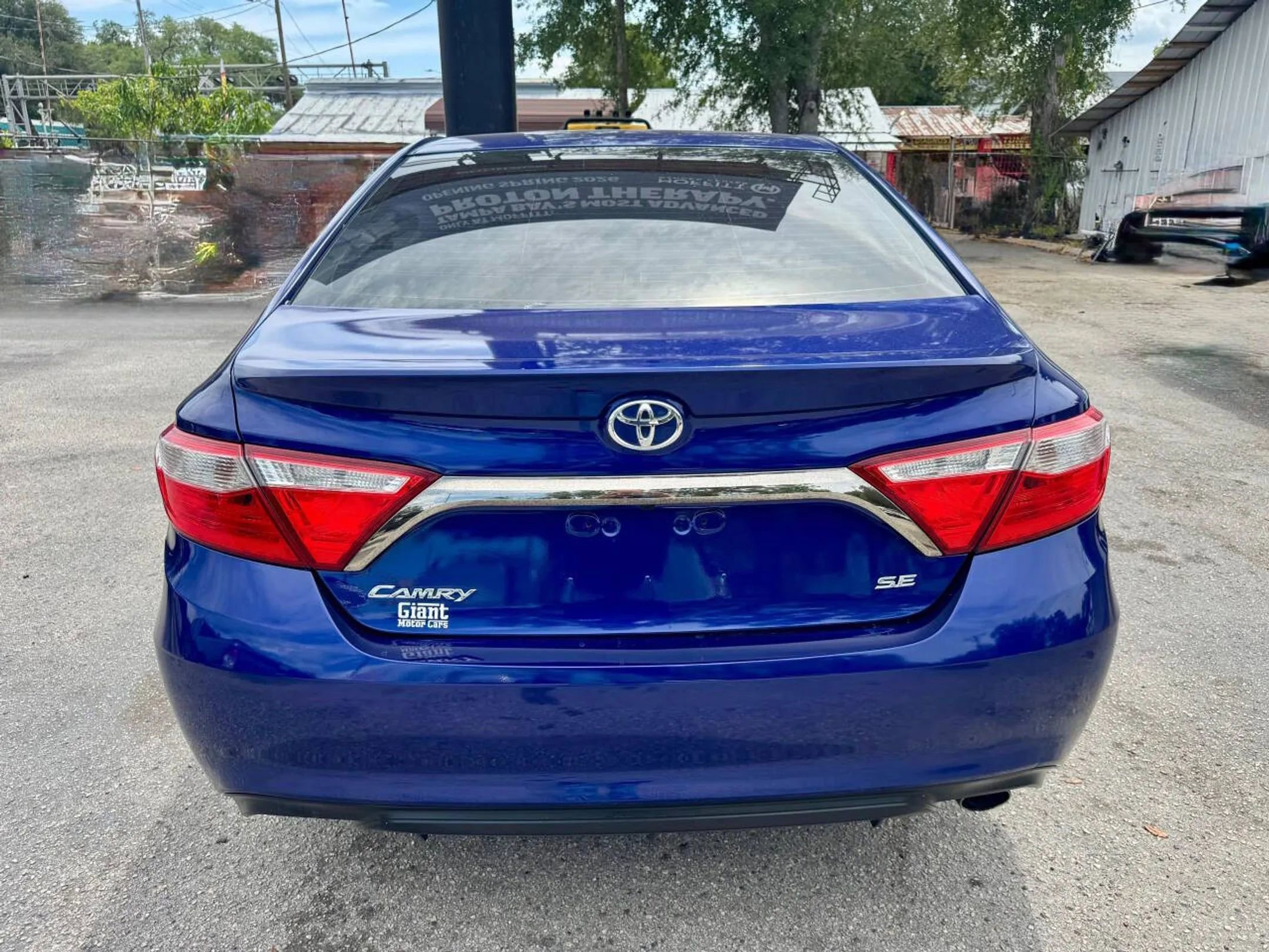 Used 2015 Toyota Camry SE FWD image 9