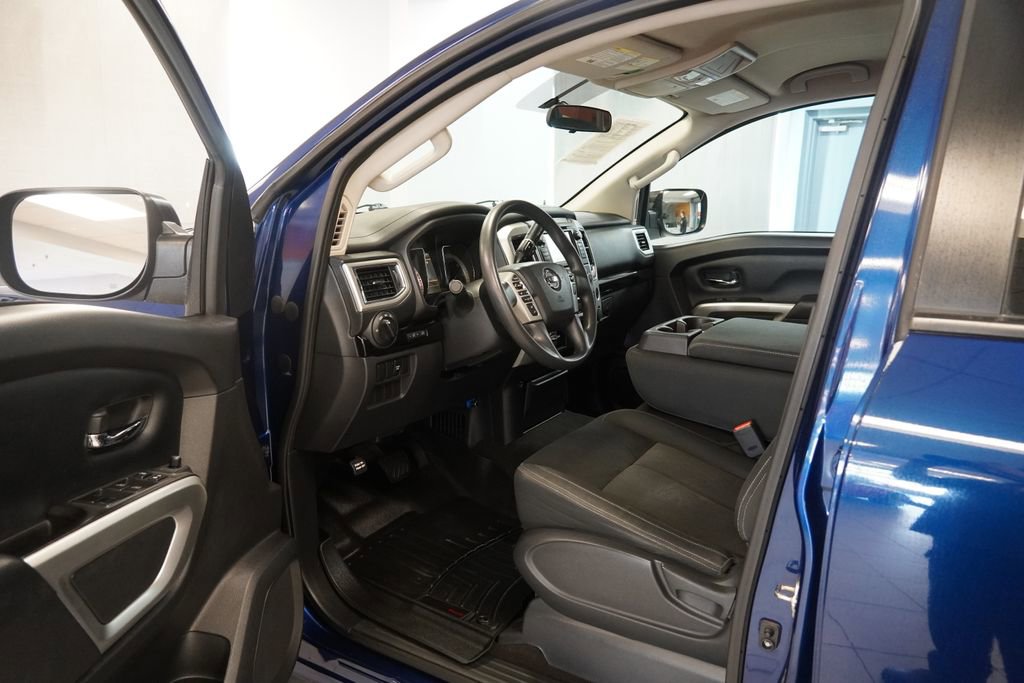 Used 2019 Nissan Titan SV AWD/4WD image 12