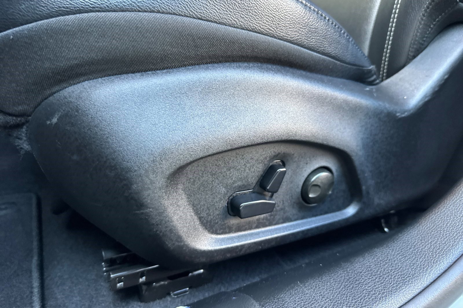Used 2025 Jeep Compass Limited image 14