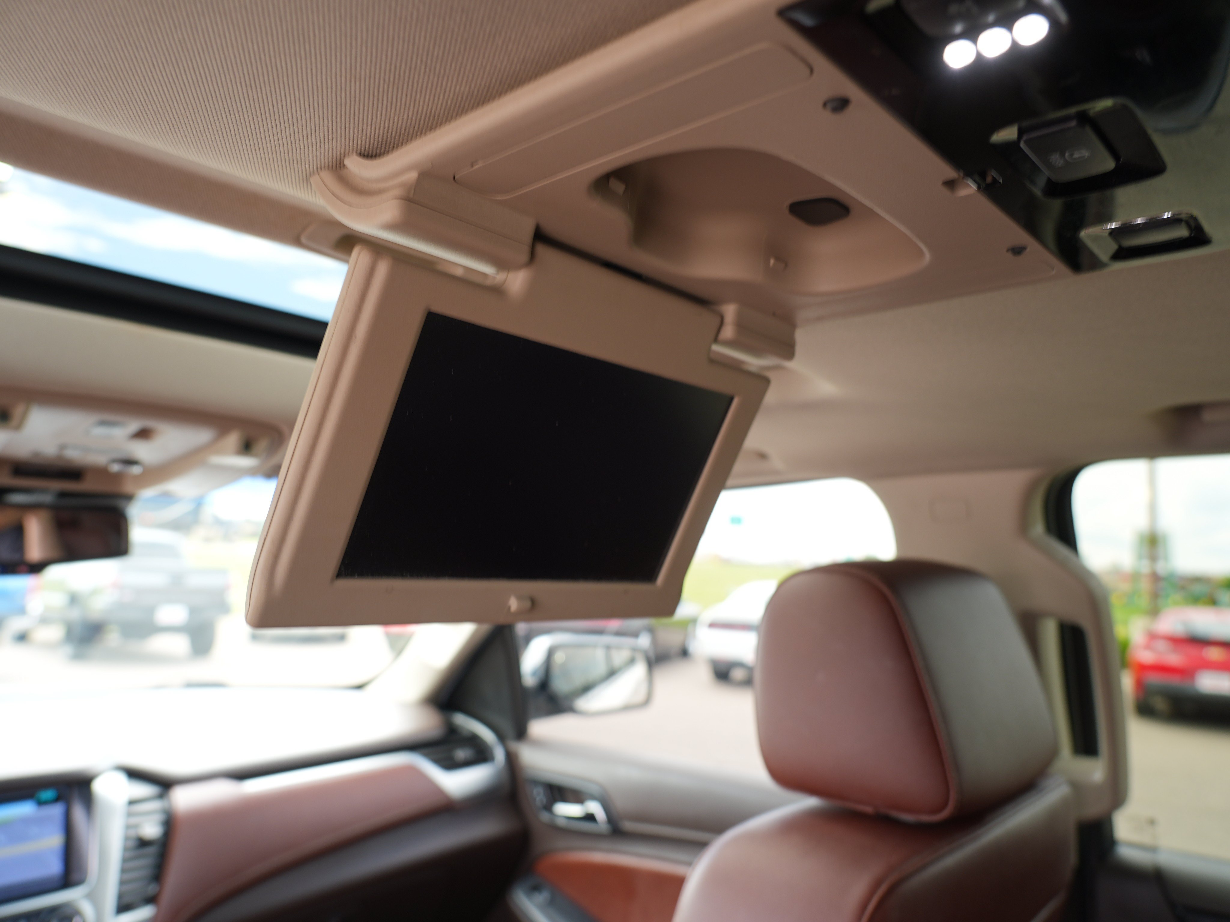 Used 2018 Chevrolet Tahoe Premier AWD/4WD image 25