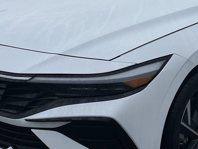 Used 2025 Hyundai Elantra Limited image 9