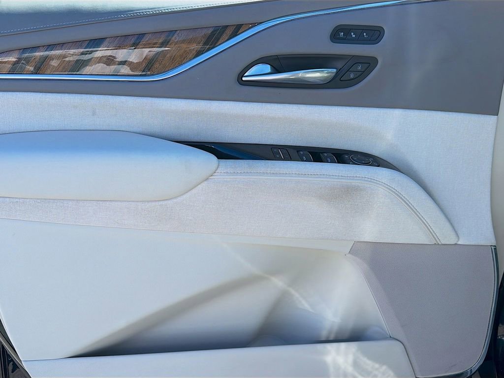 Used 2021 Cadillac Escalade ESV Premium Luxury Platinum image 24
