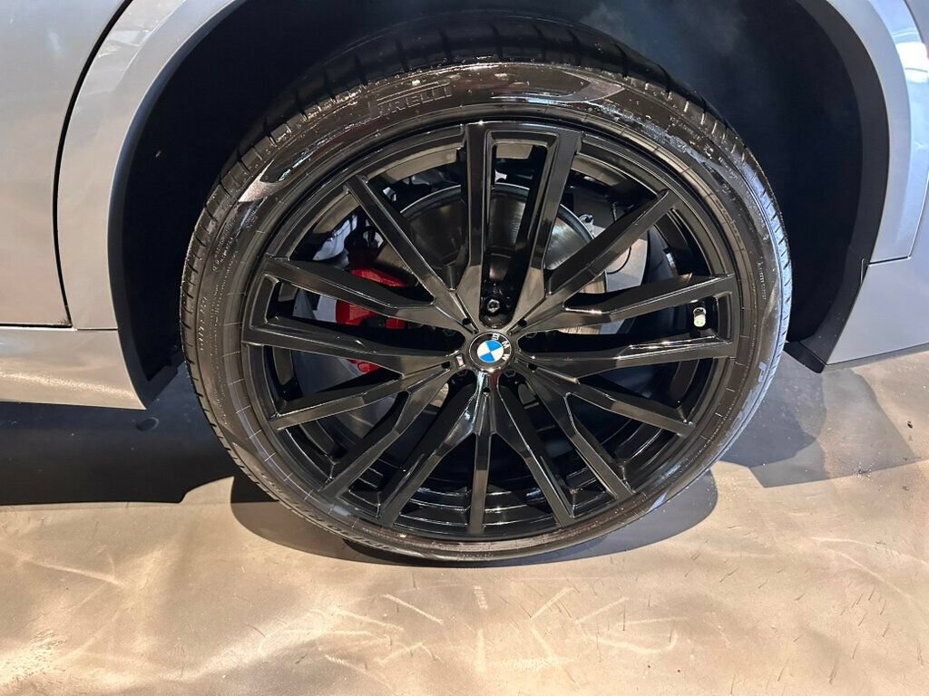 Used 2025 BMW X5 xDrive40i w/ M Sport Package AWD/4WD image 11