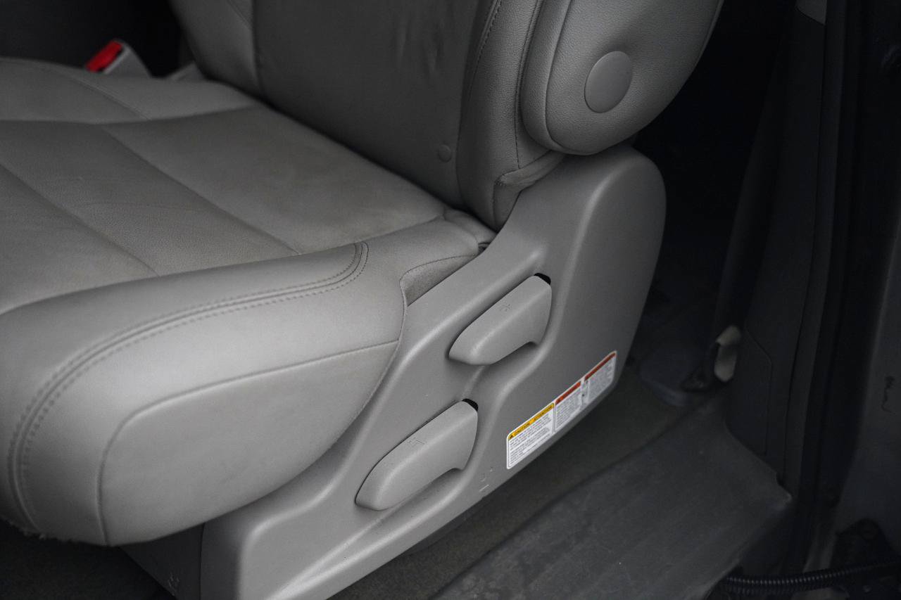Used 2015 Toyota Sienna XLE w/ XLE Navigation Package AWD/4WD image 27
