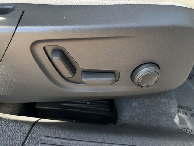 Certified 2023 Volvo XC40 B4 Plus w/ Protection Package Premier FWD image 13