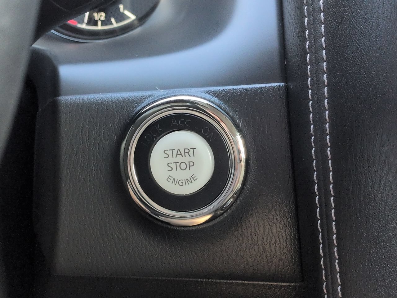 Used 2021 Nissan Armada SL w/ Captain's Chairs Package RWD image 29