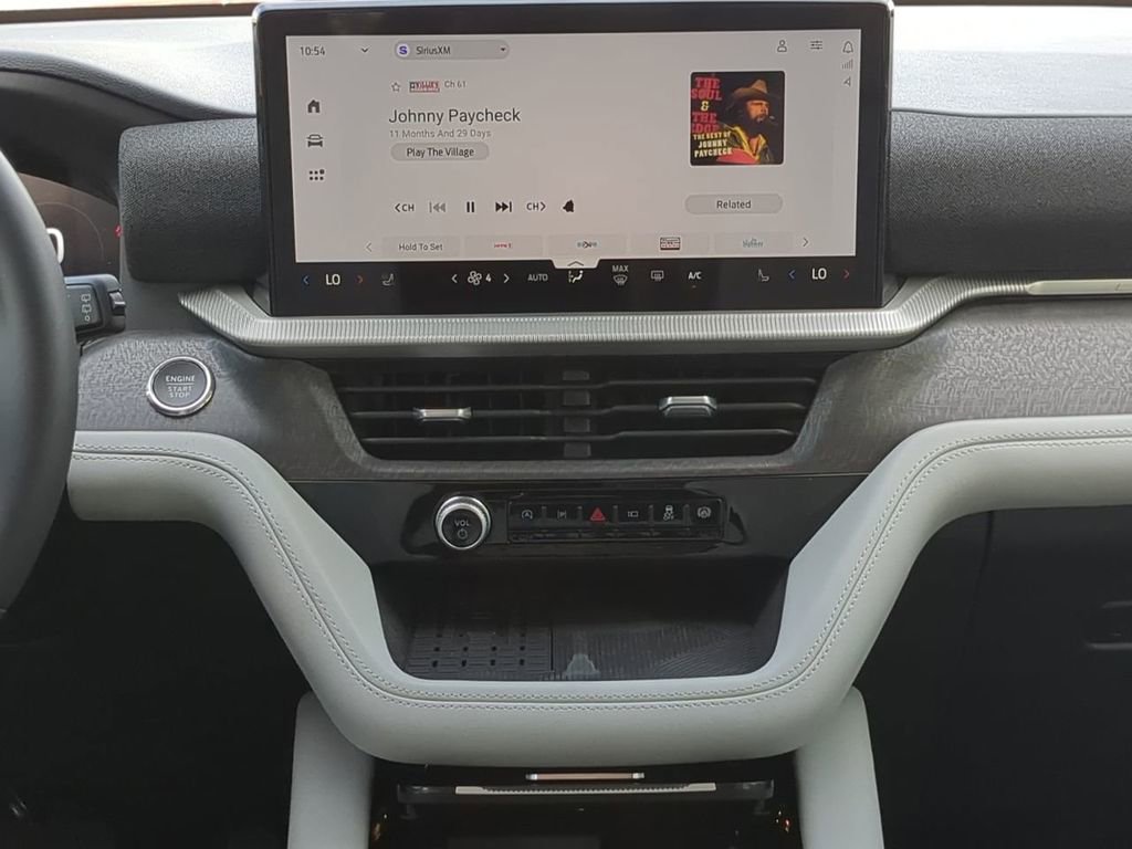 Used 2025 Ford Explorer Platinum w/ Ultimate Package image 18