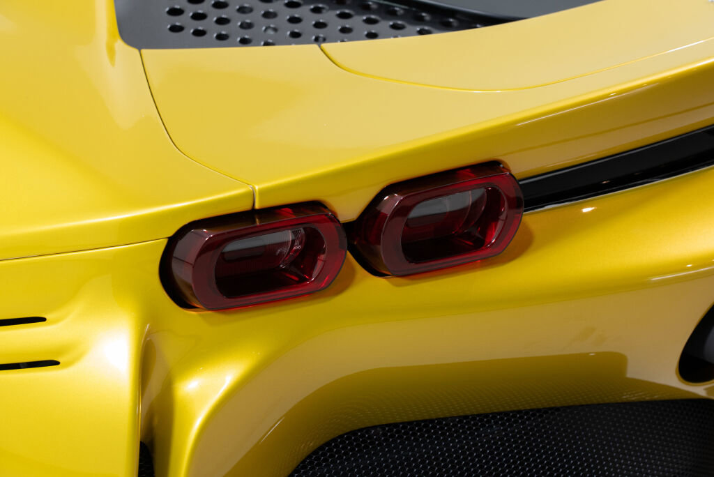 Used 2022 Ferrari SF90 Spider image 27