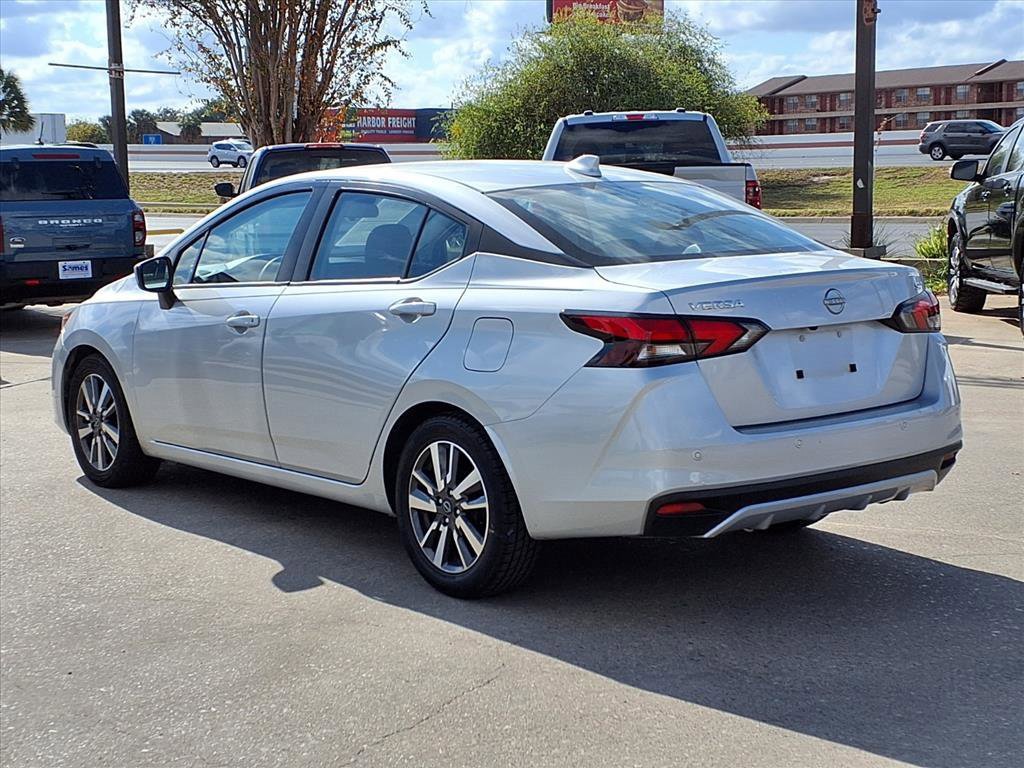 Used 2023 Nissan Versa SV image 5
