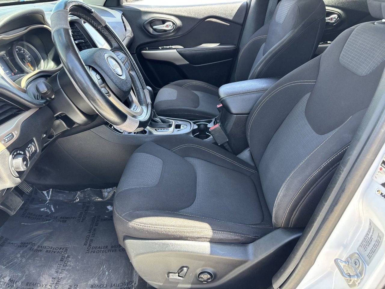 Used 2017 Jeep Cherokee Latitude w/ Comfort & Sound Group FWD image 17
