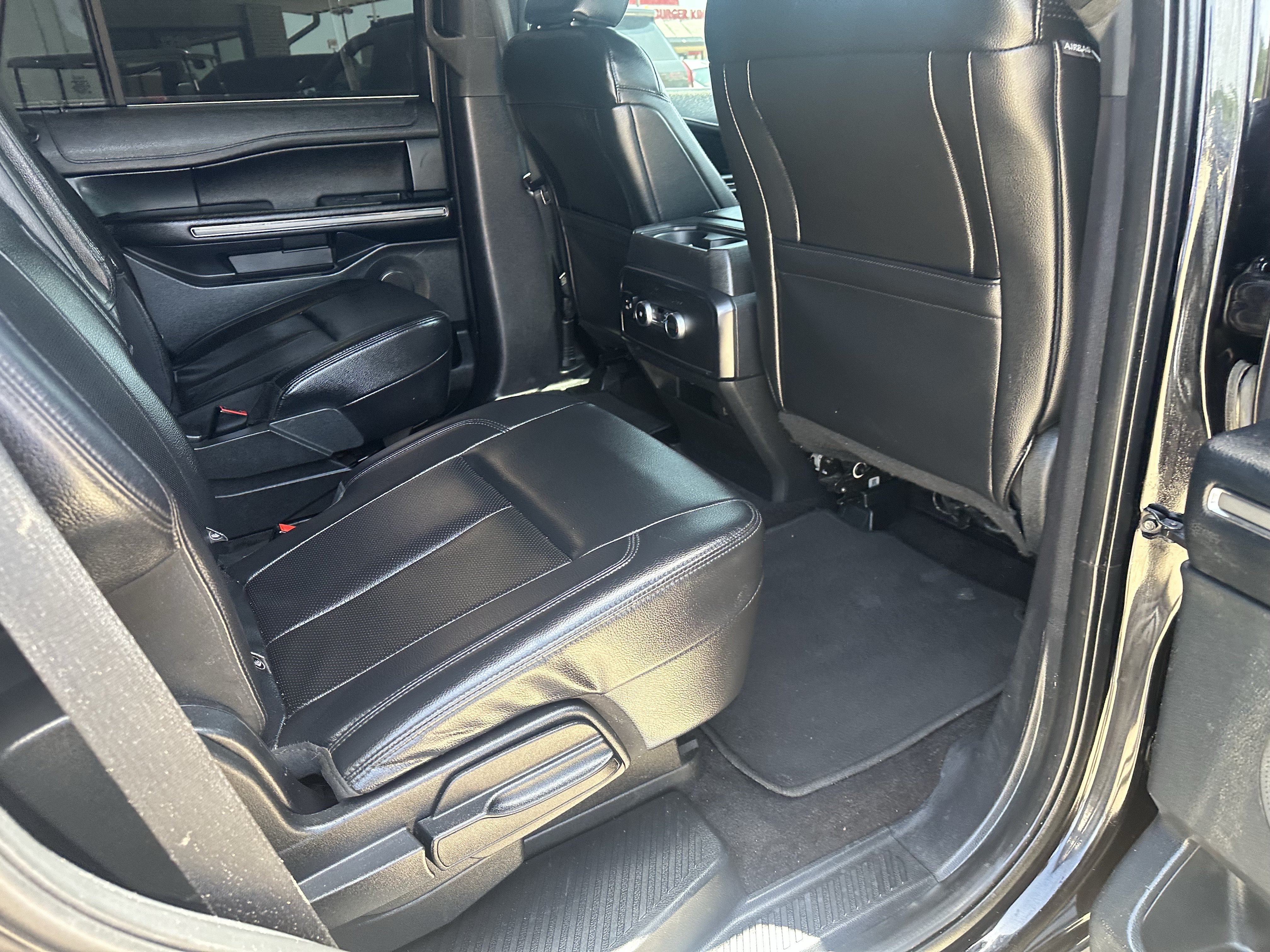 Used 2021 Ford Expedition XLT w/ Black Accent Package AWD/4WD image 13