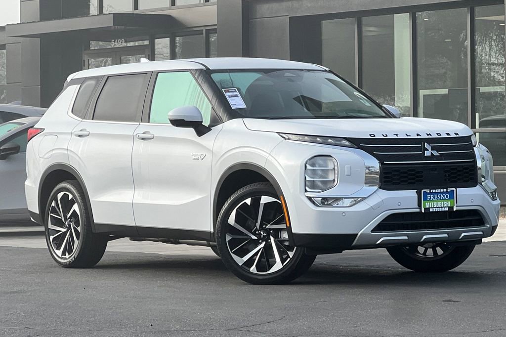 New 2025 Mitsubishi Outlander SE image 3