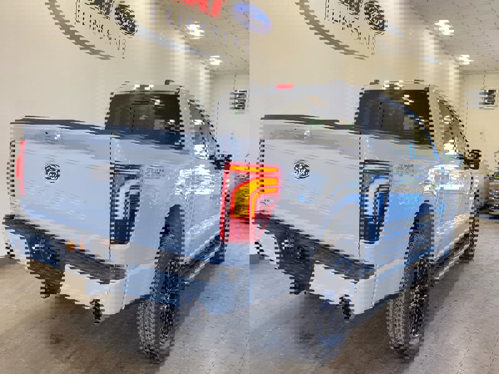 New 2025 Ford F150 Lariat w/ Equipment Group 502A High image 7