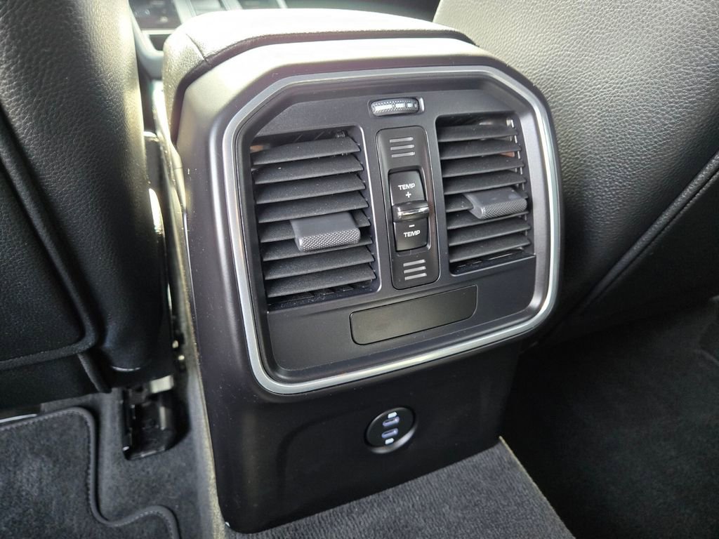 Used 2022 Porsche Macan AWD/4WD image 17