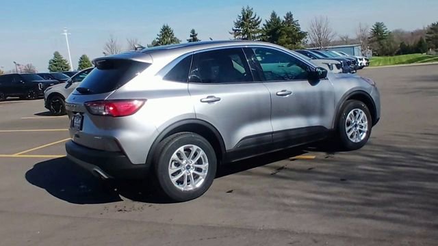 Used 2022 Ford Escape SE w/ Convenience Package image 3