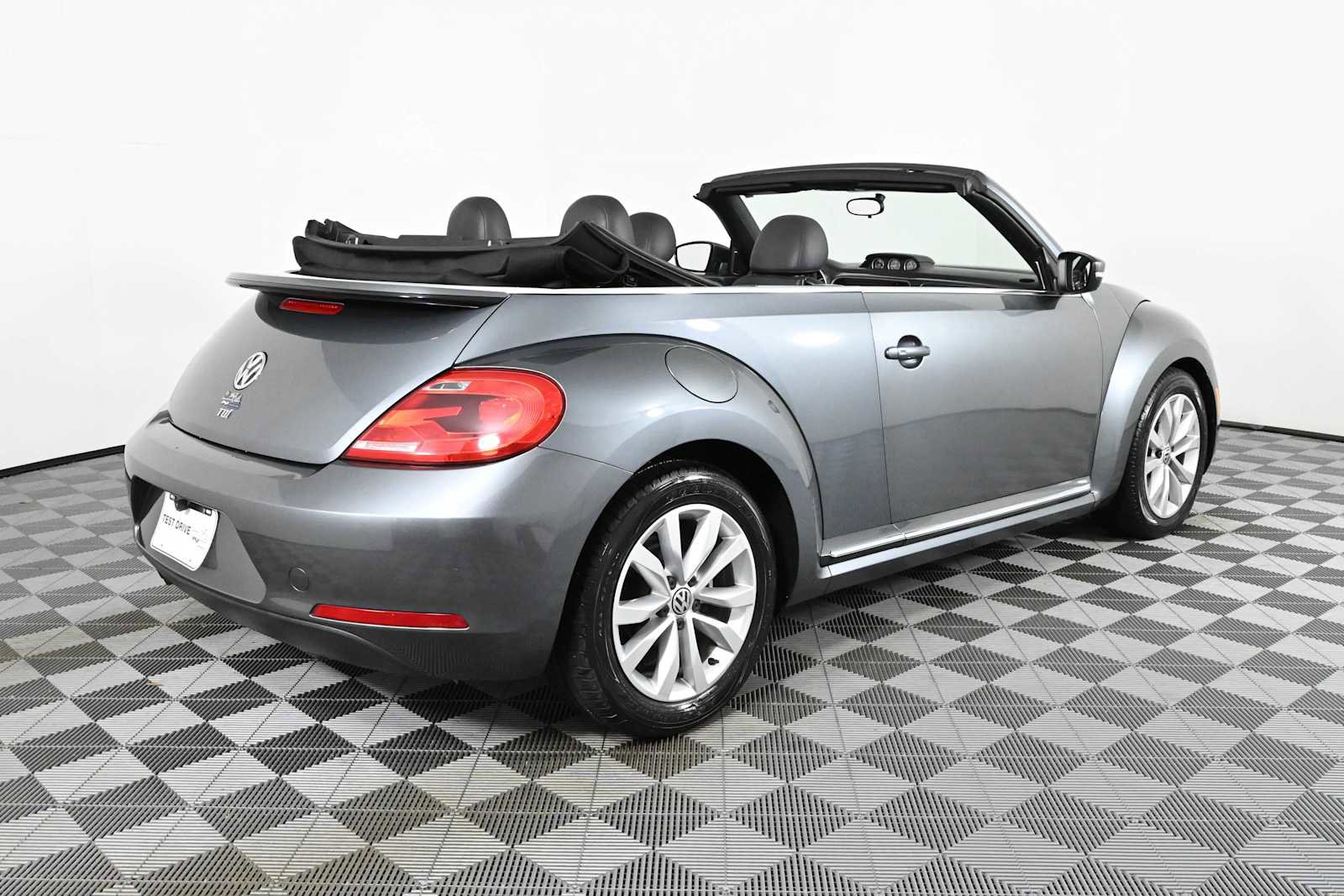 Used 2013 Volkswagen Beetle TDI FWD image 12