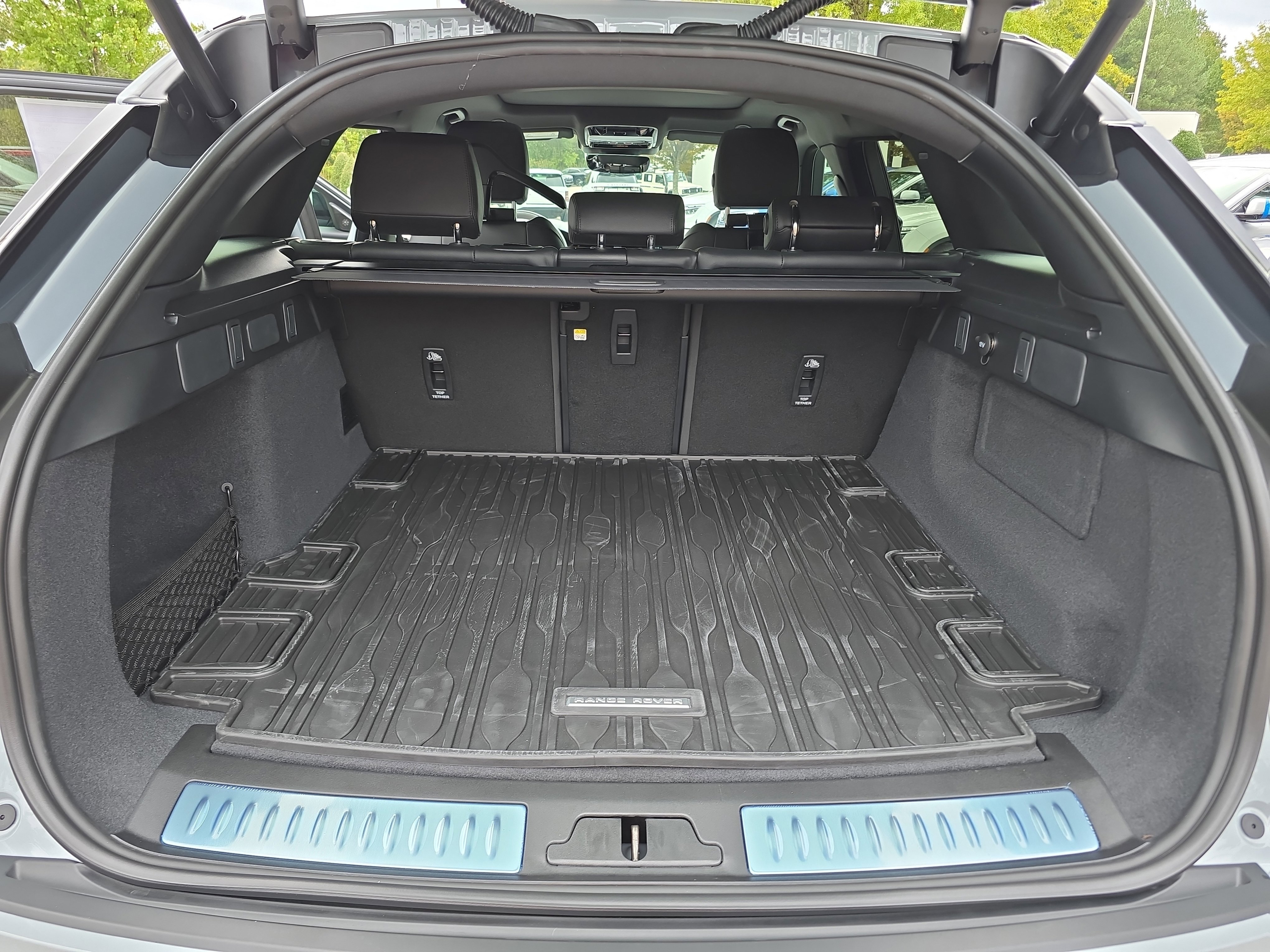 New 2026 Land Rover Range Rover Velar Dynamic SE image 12
