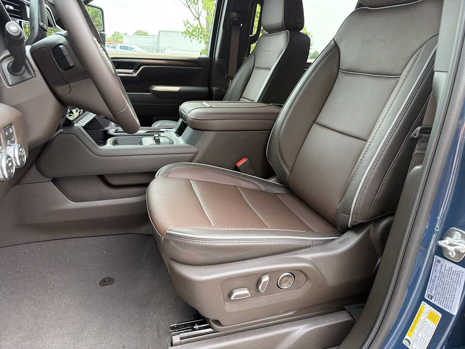 New 2026 GMC Sierra 2500 Denali w/ Denali Reserve Package AWD/4WD image 25