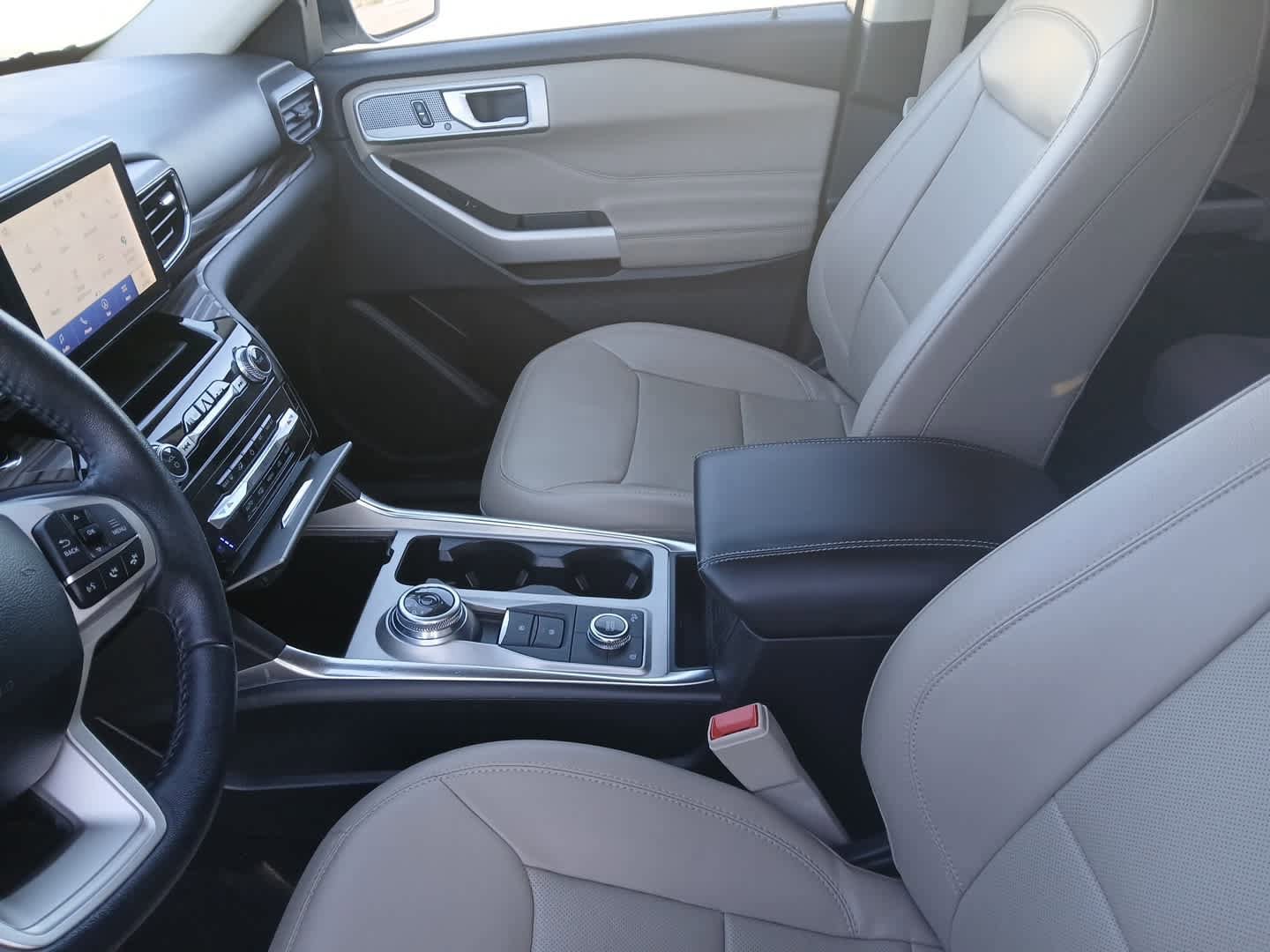 Used 2023 Ford Explorer Limited AWD/4WD image 19