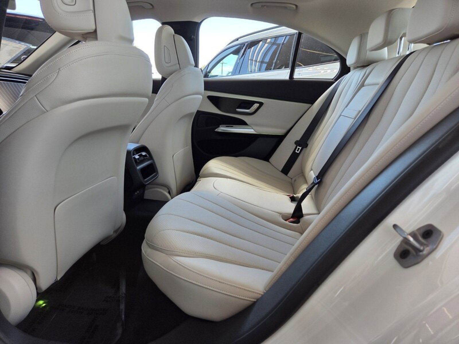 New 2026 Mercedes-Benz E 350 4MATIC Sedan image 13