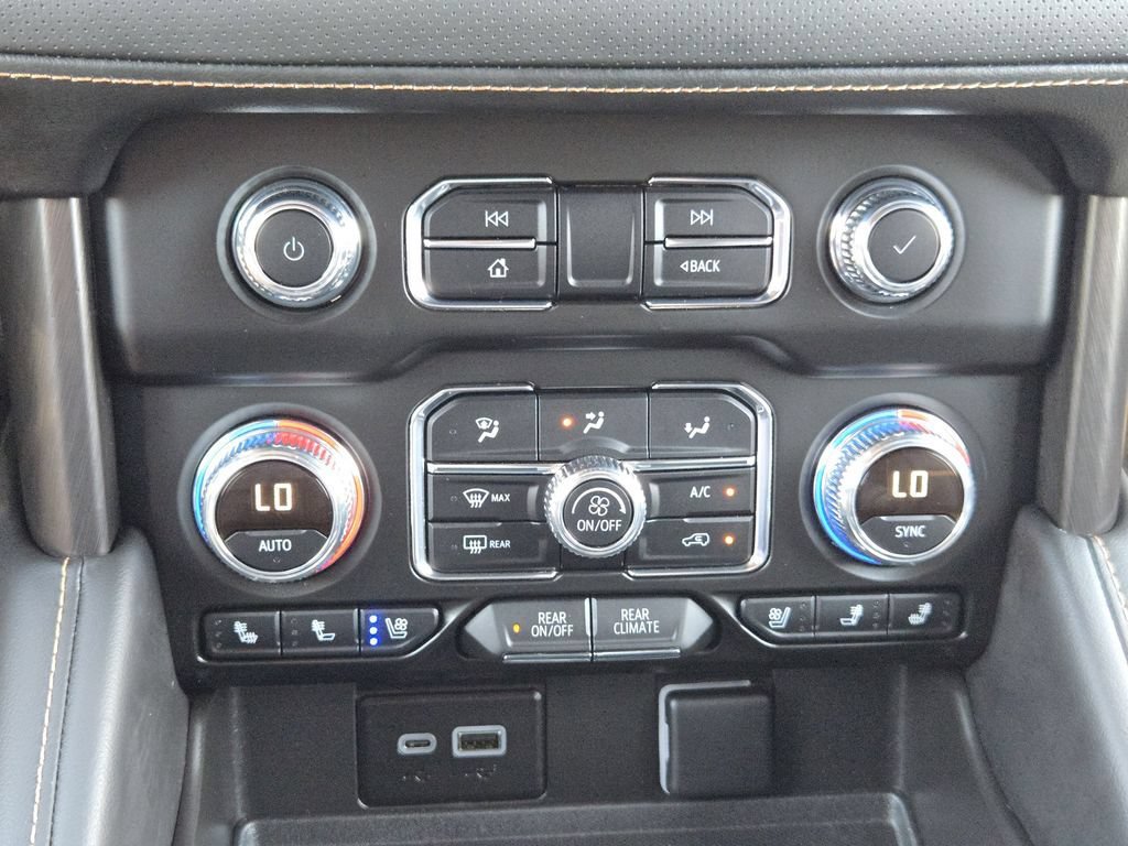Used 2024 GMC Yukon AT4 w/ Technology Package AWD/4WD image 20