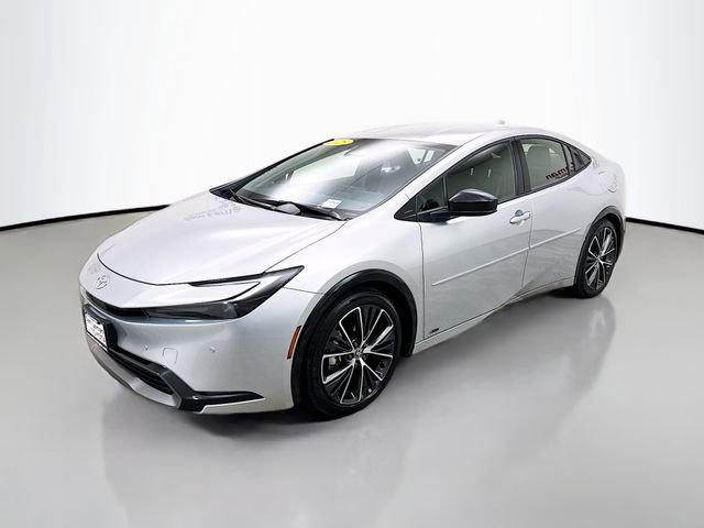 Used 2025 Toyota Prius XLE image 3