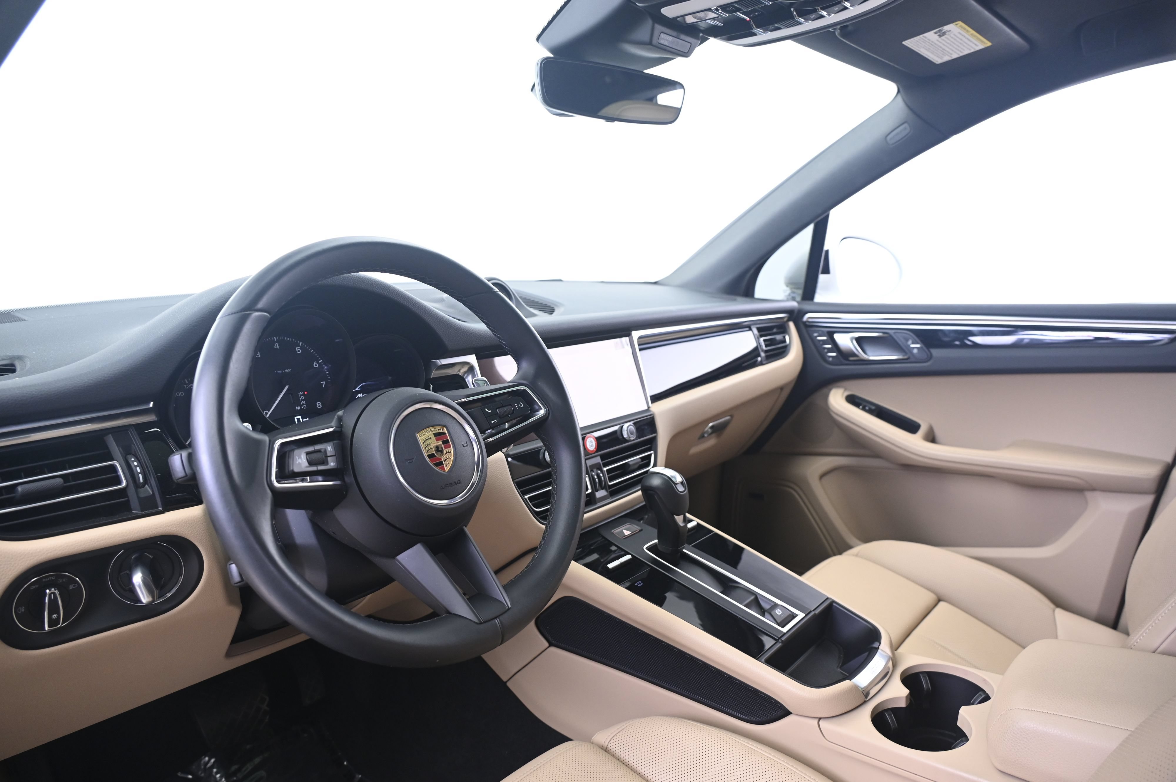 Certified 2024 Porsche Macan AWD/4WD image 4